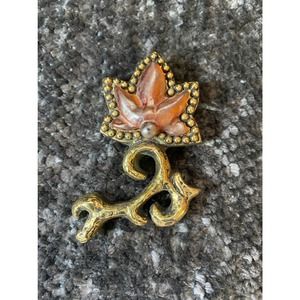 TMB Vintage Flower brooch